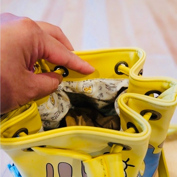 Loungefly Winnie the Pooh 95th Anniversary Honey Pot convertible backpack/purse. - Picture 4 of 6